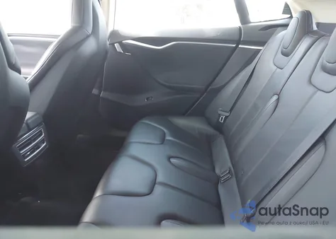 2013 Tesla Model S z USA, uszkodzony, nr VIN 5YJSA1CN7DFP26562